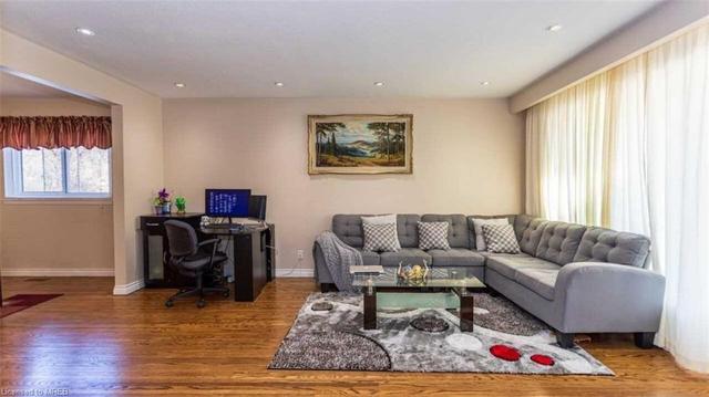 2 Romfield Court, House detached with 4 bedrooms, 3 bathrooms and 6 parking in Markham ON | Image 3