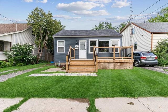 31 Parkview Rd, House detached with 3 bedrooms, 2 bathrooms and 3 parking in St. Catharines ON | Image 1