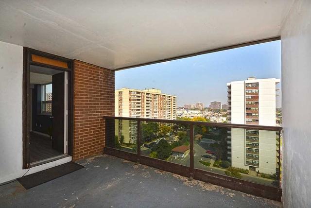1214 - 4 Lisa St, Condo with 2 bedrooms, 1 bathrooms and 1 parking in Brampton ON | Image 8
