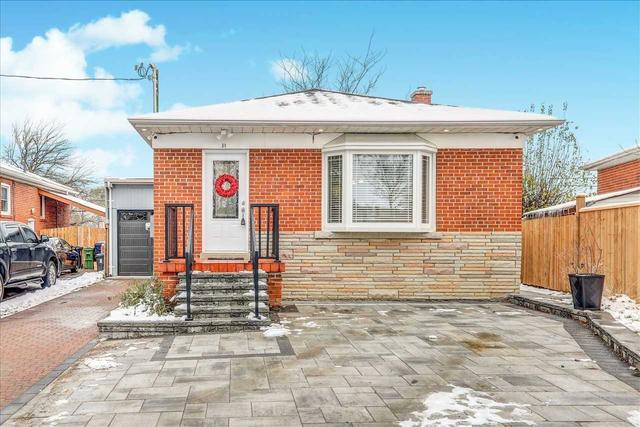 31 Benlight Cres, House detached with 3 bedrooms, 4 bathrooms and 6 parking in Toronto ON | Image 1