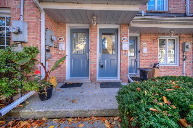 209 - 2110 Cleaver Ave, Townhouse with 2 bedrooms, 2 bathrooms and 2 parking in Burlington ON | Card Image