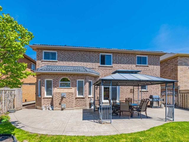 16 Sir Michael Pl, House detached with 4 bedrooms, 3 bathrooms and 5 parking in Brampton ON | Image 31