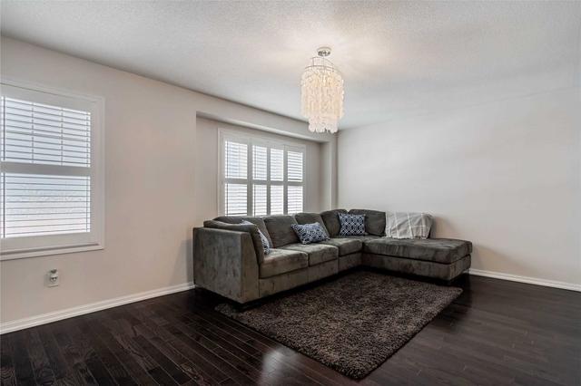 30 Commuter Dr, House attached with 3 bedrooms, 4 bathrooms and 3 parking in Brampton ON | Image 14