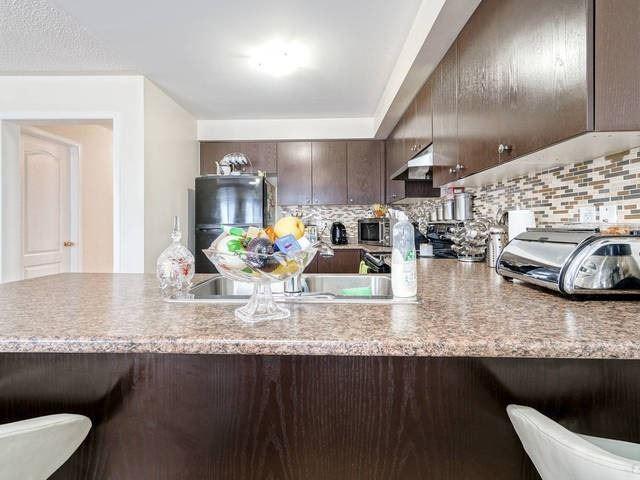27 Seachart Pl, House attached with 4 bedrooms, 4 bathrooms and 3 parking in Brampton ON | Image 7