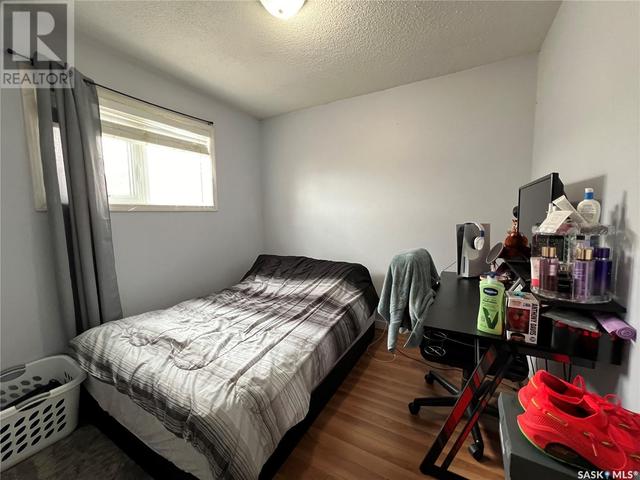 430 Mowat Crescent, House detached with 4 bedrooms, 2 bathrooms and null parking in Saskatoon SK | Image 6