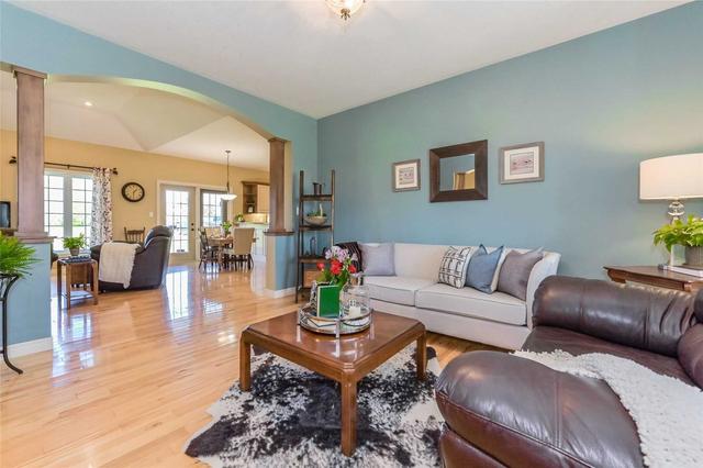 7456 Wellington 11 Rd, House detached with 2 bedrooms, 4 bathrooms and 8 parking in Mapleton ON | Image 3