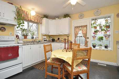 31 Burgby Ave, House detached with 3 bedrooms, 2 bathrooms and 6 parking in Brampton ON | Image 4