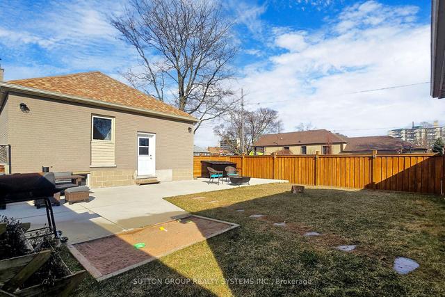 35 Ellins Ave, House detached with 2 bedrooms, 2 bathrooms and 4 parking in Toronto ON | Image 25