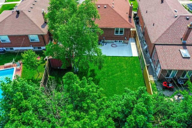 16 Fondy Crt, House detached with 3 bedrooms, 2 bathrooms and 4 parking in Toronto ON | Image 25