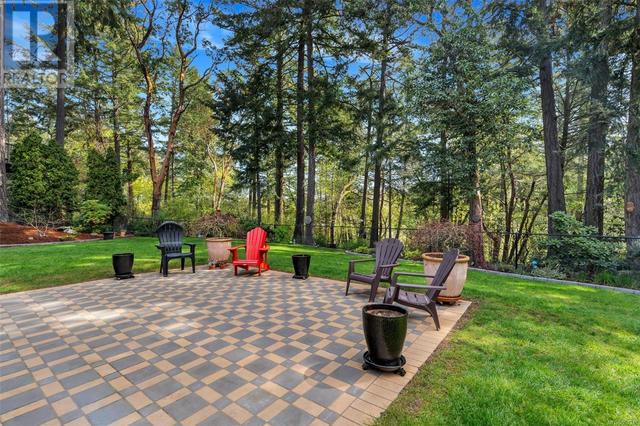 4533 Pheasantwood Terr, House detached with 3 bedrooms, 3 bathrooms and 6 parking in Saanich BC | Image 55
