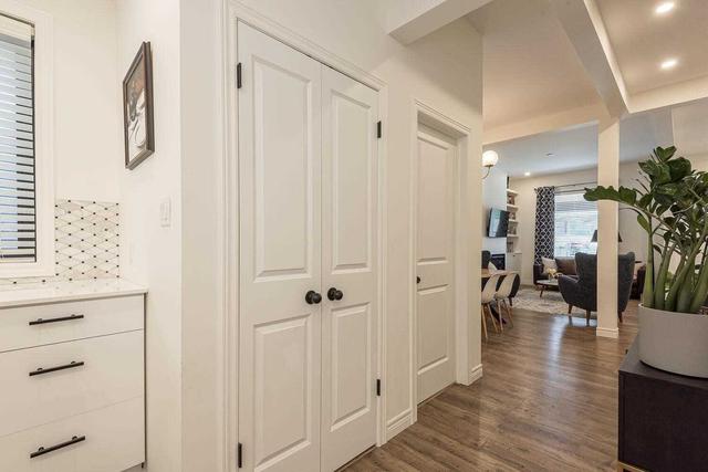 16 Erindale Ave, House semidetached with 3 bedrooms, 3 bathrooms and 0 parking in Toronto ON | Image 2