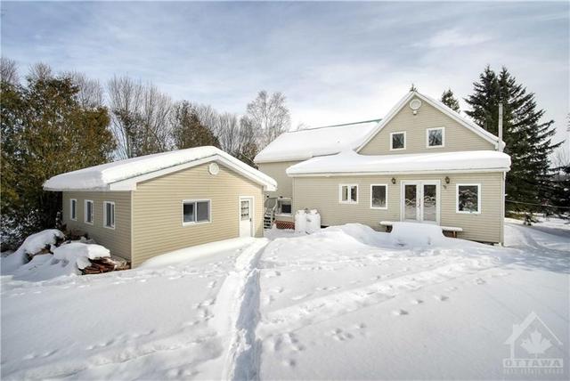 19867 Kenyon Concession 1 Road, House detached with 3 bedrooms, 2 bathrooms and 8 parking in North Glengarry ON | Image 4