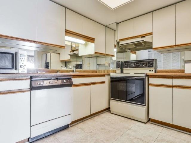 1001 - 4235 Sherwoodtowne Blvd, Condo with 3 bedrooms, 3 bathrooms and 1 parking in Mississauga ON | Image 11