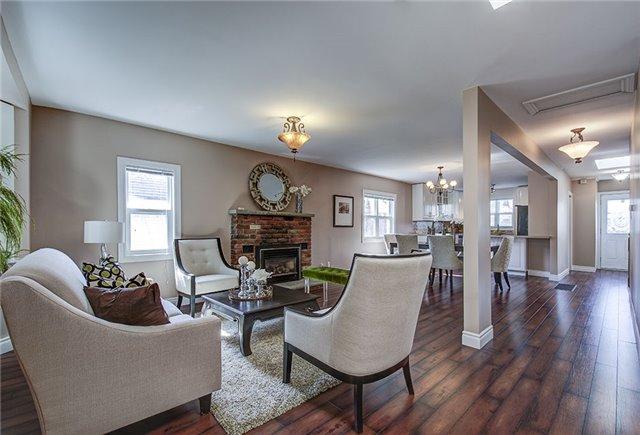 80 Otonabee Ave, House detached with 2 bedrooms, 1 bathrooms and 2 parking in Toronto ON | Image 3