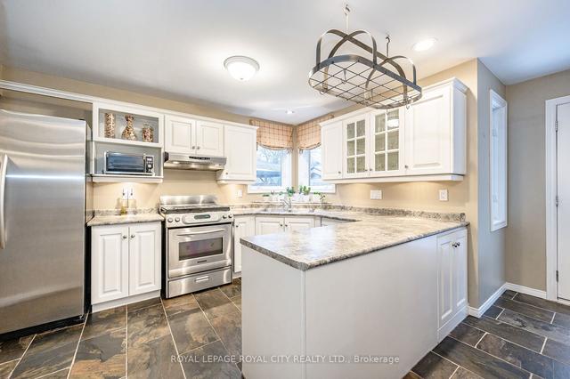 42 Peartree Cres, House detached with 3 bedrooms, 4 bathrooms and 6 parking in Guelph ON | Image 7