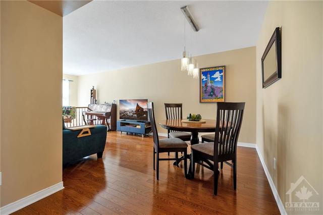 274 Silbrass Private, Townhouse with 3 bedrooms, 3 bathrooms and 3 parking in Ottawa ON | Image 3