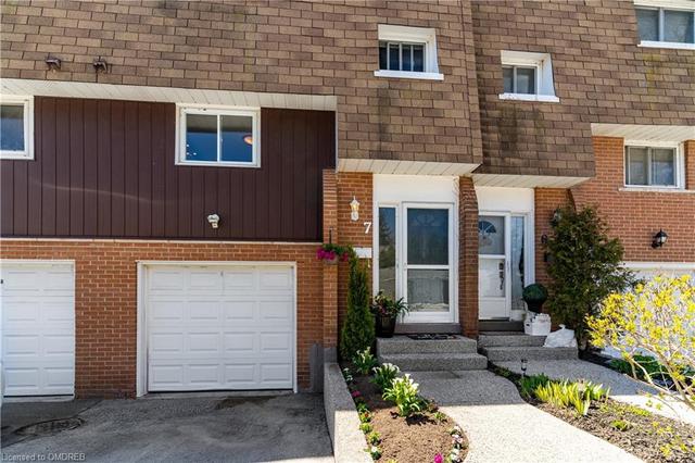 7 - 2056 Marine Drive, House attached with 3 bedrooms, 1 bathrooms and 2 parking in Oakville ON | Image 3
