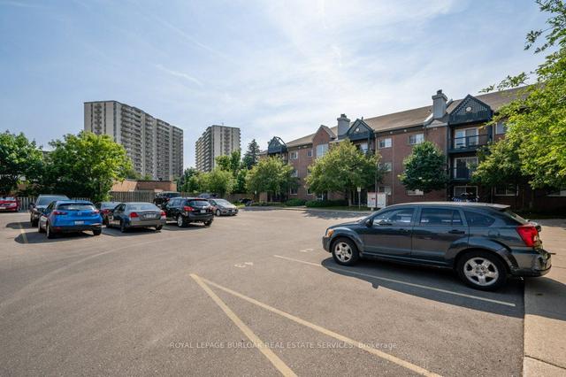 33 - 3085 Kingsway Dr, Condo with 2 bedrooms, 1 bathrooms and 1 parking in Kitchener ON | Image 24