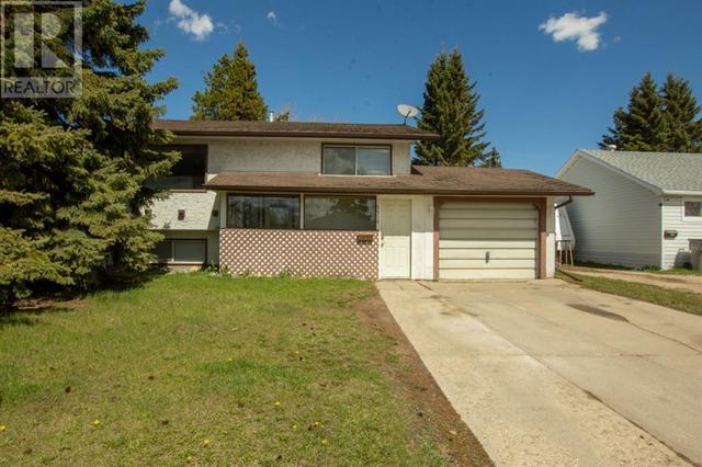 9514 103 Avenue, House detached with 4 bedrooms, 2 bathrooms and 3 parking in Grande Prairie AB | Image 2