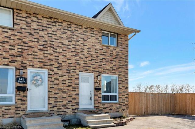 144 Silver Street, House semidetached with 3 bedrooms, 1 bathrooms and 4 parking in Brant ON | Image 1