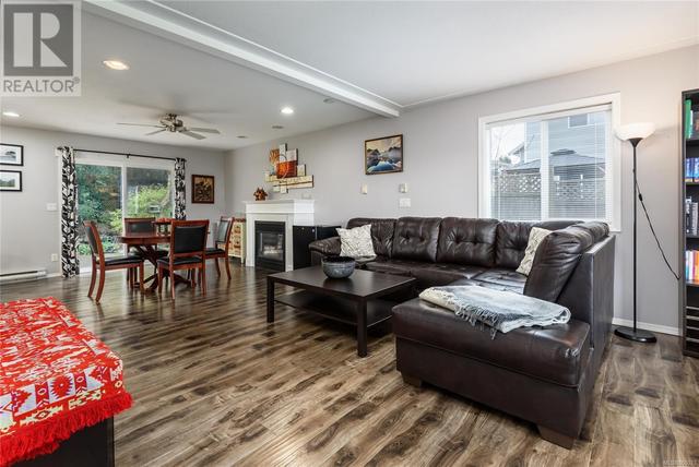 1243 Beckton Dr, House detached with 3 bedrooms, 2 bathrooms and 2 parking in Comox BC | Image 5