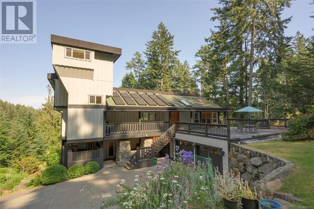 908 Herlihy Pl, House detached with 4 bedrooms, 3 bathrooms and 6 parking in Metchosin BC | Image 2