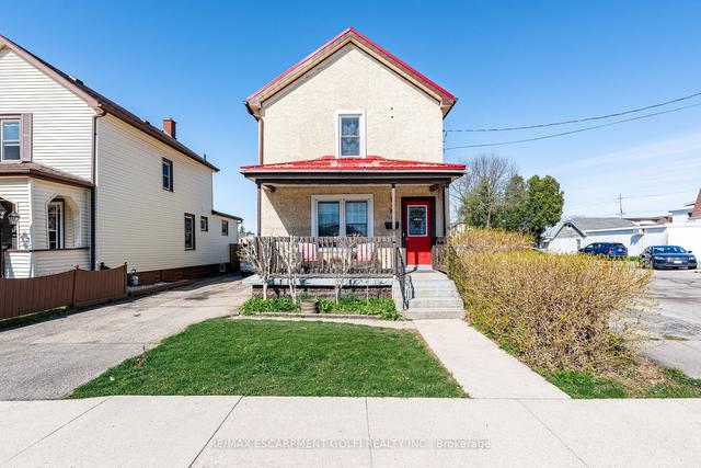 10 Wright St, House detached with 3 bedrooms, 1 bathrooms and 2 parking in Welland ON | Image 1