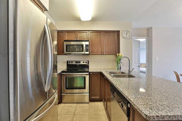 522 - 35 Hollywood Ave, Condo with 2 bedrooms, 2 bathrooms and 1 parking in Toronto ON | Image 11