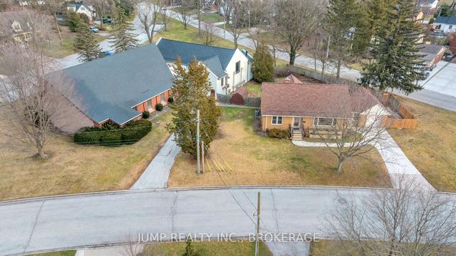 4276 Roseland Dr E, Home with 4 bedrooms, 5 bathrooms and 40 parking in Windsor ON | Image 34