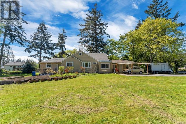 753 Sayward Rd, House detached with 2 bedrooms, 1 bathrooms and 6 parking in Saanich BC | Image 4