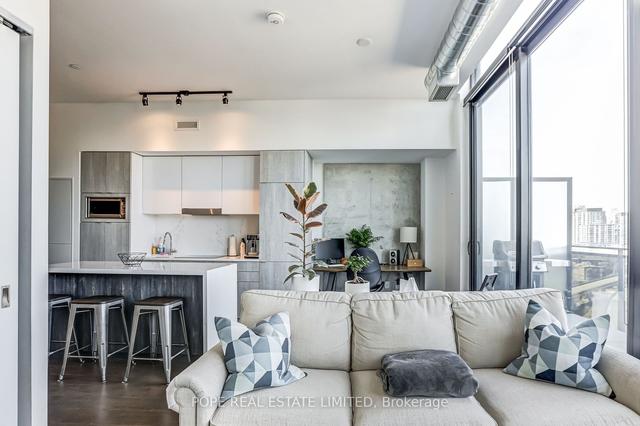 ph5 - 21 Lawren Harris Sq, Condo with 1 bedrooms, 1 bathrooms and 1 parking in Toronto ON | Image 1
