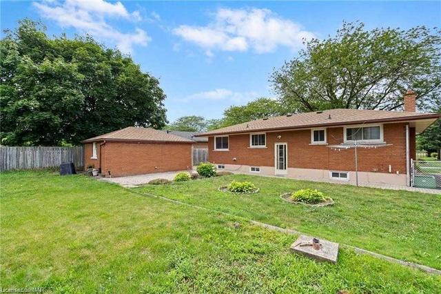 24 Regent Dr, House detached with 3 bedrooms, 1 bathrooms and 5 parking in St. Catharines ON | Image 7