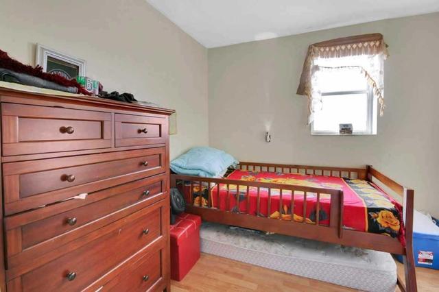 17 Mack Ave, House other with 3 bedrooms, 1 bathrooms and 1 parking in Toronto ON | Image 2