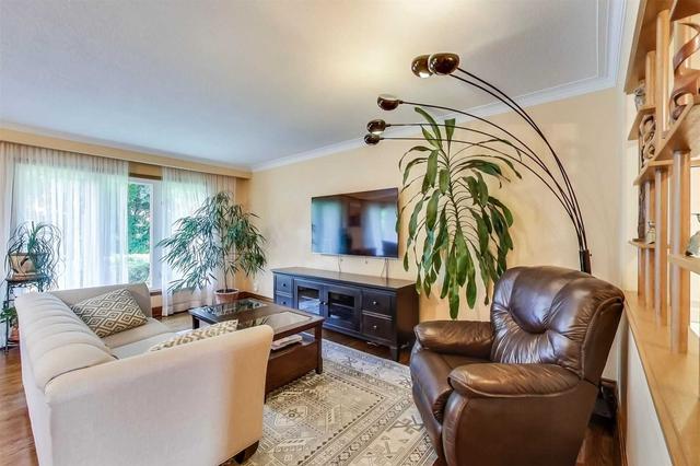 81 Decarie Circ, House detached with 3 bedrooms, 3 bathrooms and 6 parking in Toronto ON | Image 36