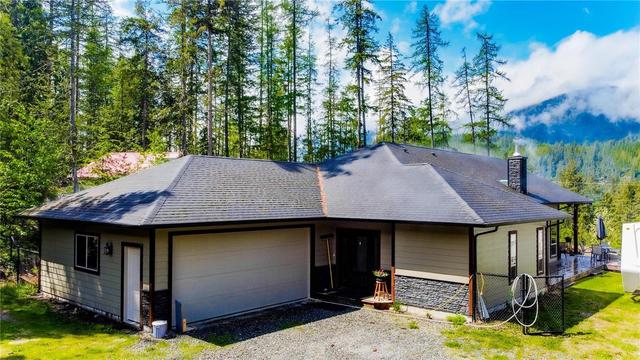 9045 Hummingbird Drive, House detached with 3 bedrooms, 2 bathrooms and 5 parking in Columbia Shuswap E BC | Image 27