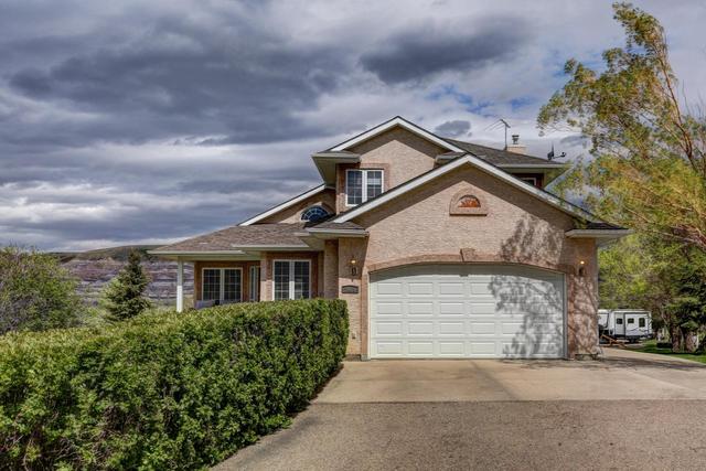 2000 7 Avenue E, House detached with 5 bedrooms, 3 bathrooms and 2 parking in Drumheller AB | Image 2