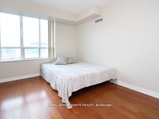 315 - 335 Rathburn Rd W, Condo with 2 bedrooms, 2 bathrooms and 1 parking in Mississauga ON | Image 2