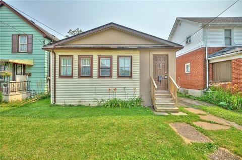 231 Dufferin Street, Fort Erie, ON, L2A2T7 | Card Image