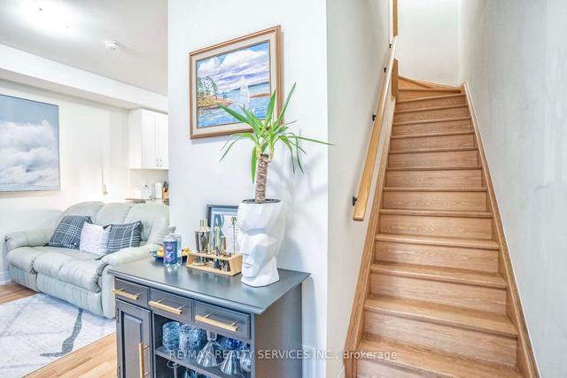 28 - 715 Lawrence Ave W, Townhouse with 2 bedrooms, 2 bathrooms and 1 parking in Toronto ON | Image 3