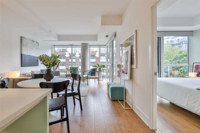 403 - 508 Wellington St W, Condo with 2 bedrooms, 2 bathrooms and 1 parking in Toronto ON | Image 1