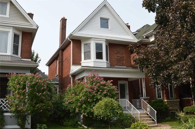 76 Garfield Ave S, House detached with 5 bedrooms, 3 bathrooms and 1 parking in Hamilton ON | Image 1