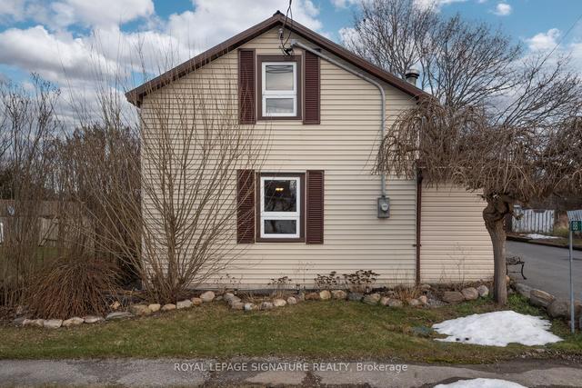 88 Consecon Main St, House detached with 2 bedrooms, 1 bathrooms and 4 parking in Prince Edward County ON | Image 12