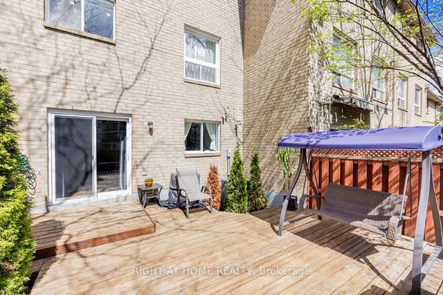 15 Formula Crt, House attached with 3 bedrooms, 3 bathrooms and 3 parking in Toronto ON | Image 17