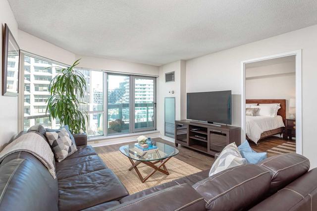 503 - 10 Queens Quay Quay W, Condo with 1 bedrooms, 1 bathrooms and 1 parking in Toronto ON | Image 1