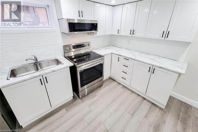 81 West 25th Street, House detached with 2 bedrooms, 1 bathrooms and 2 parking in Hamilton ON | Image 4