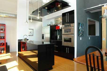 1050 - 155 Dalhousie St, Condo with 2 bedrooms, 1 bathrooms and 1 parking in Toronto ON | Image 2