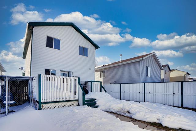 16 Martin Crossing Manor, House detached with 4 bedrooms, 2 bathrooms and 2 parking in Calgary AB | Image 36