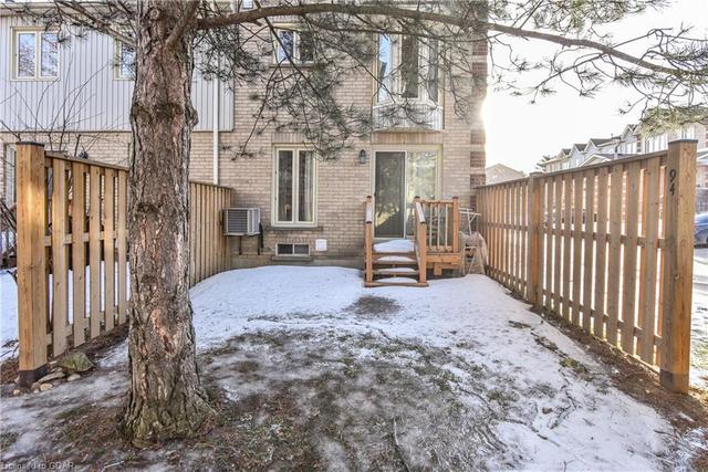 94 - 302 College Avenue W, House attached with 3 bedrooms, 1 bathrooms and 2 parking in Guelph ON | Image 34