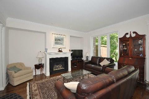81 Westbury Crt, House attached with 3 bedrooms, 3 bathrooms and 2 parking in Toronto ON | Image 2