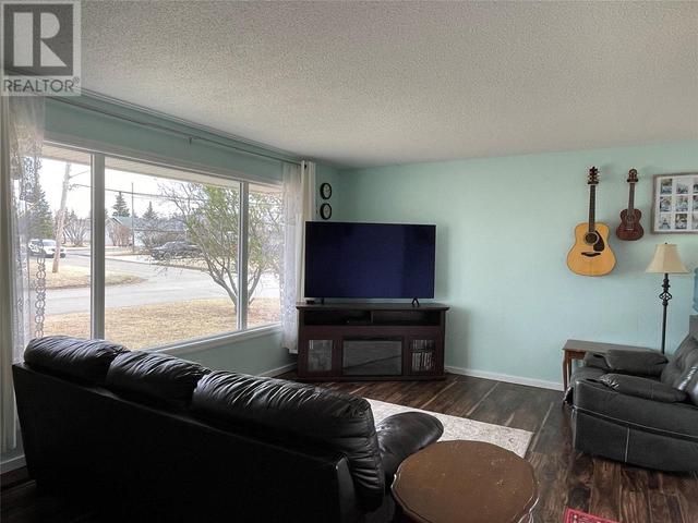 9229 6 Street, House detached with 4 bedrooms, 2 bathrooms and 6 parking in Dawson Creek BC | Image 5